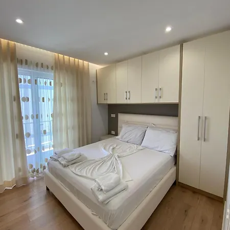 Skyline Penthouse With Sea View Apartment Sarandë